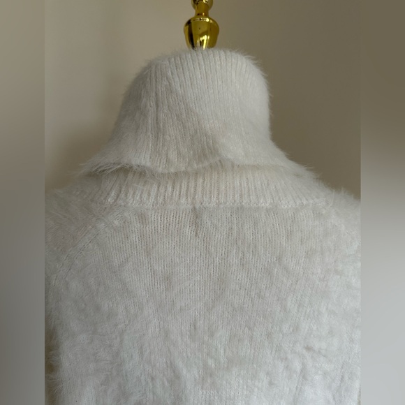 Urban Outfitters White Cropped Turtleneck Sweater - Medium - Picture 5 of 7